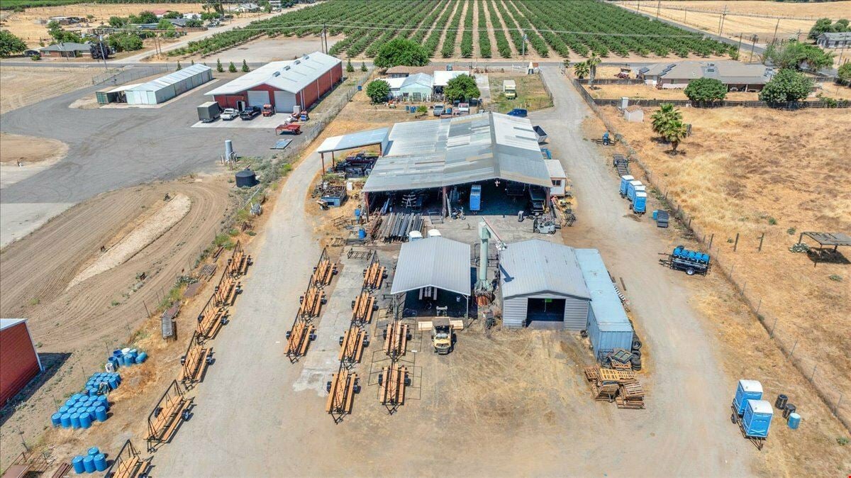 ±11,078 SF Industrial Property on ±2.43 Acres in Madera, CA