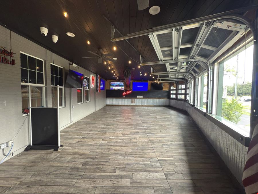 Freestanding Turn-Key Restaurant in Affluent Palm Harbor