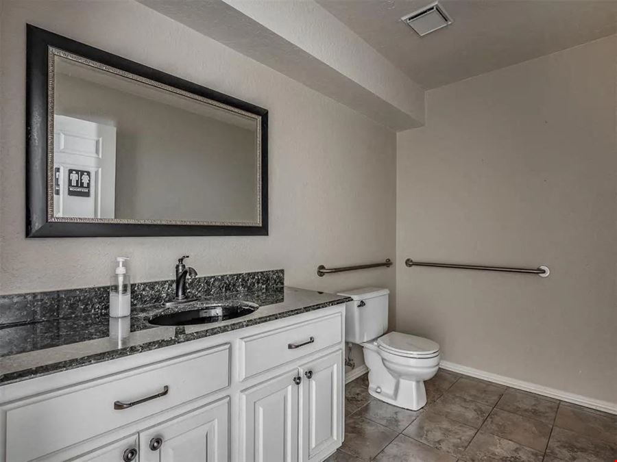 525 Tower Dr, Moore OK 73160