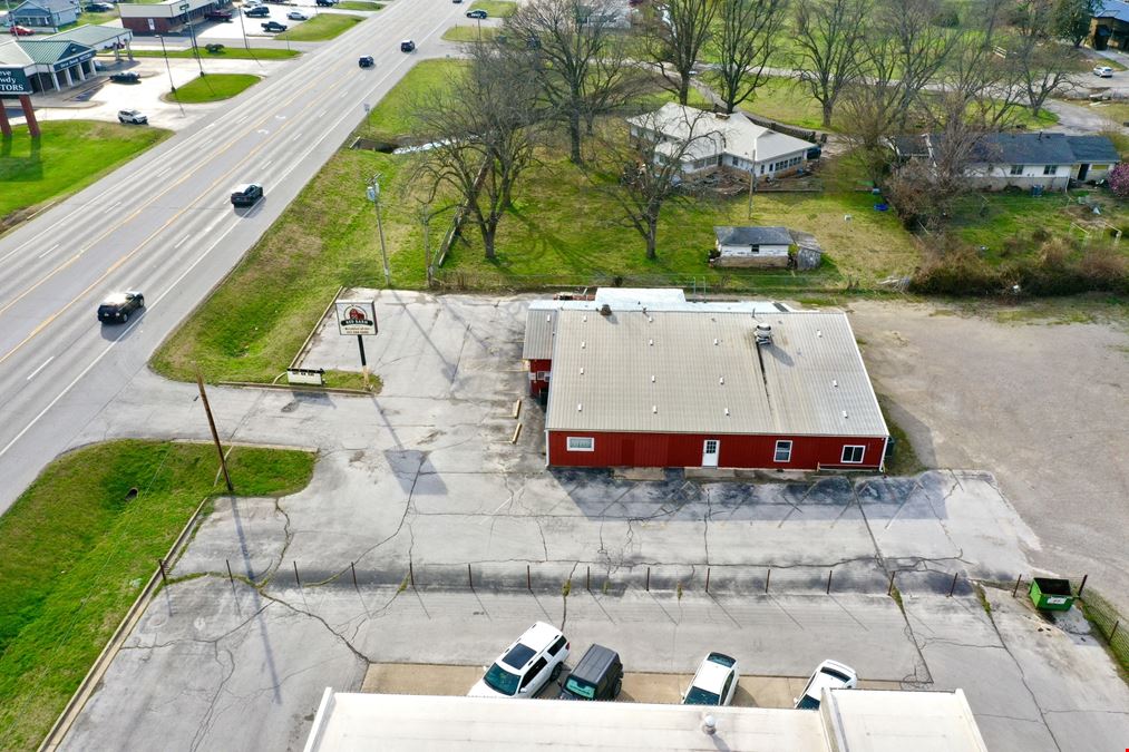 3,960 SF Restaurant Building + Lot For Sale in Mt. Vernon