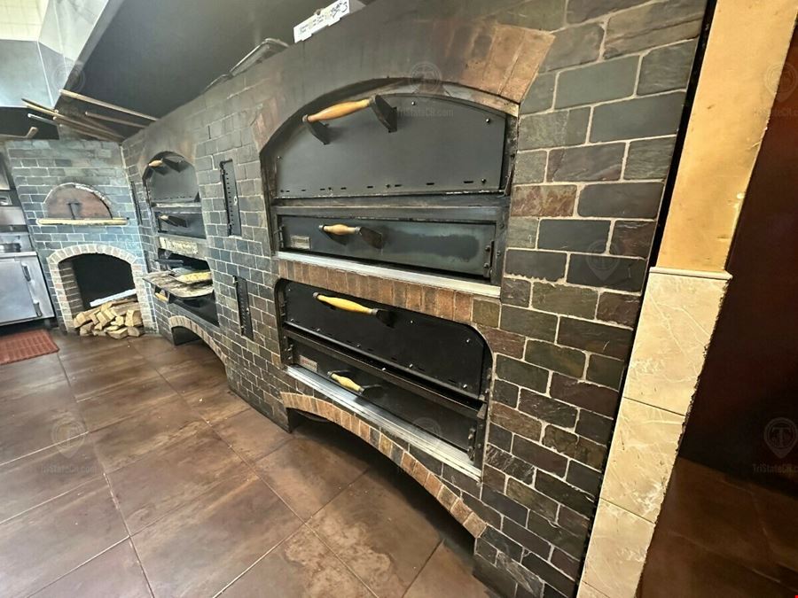 3,500 SF | 45 Merrick Rd | Established Brick Oven Pizzeria for Lease