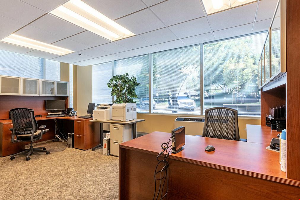 185 Admiral Cochrane Dr