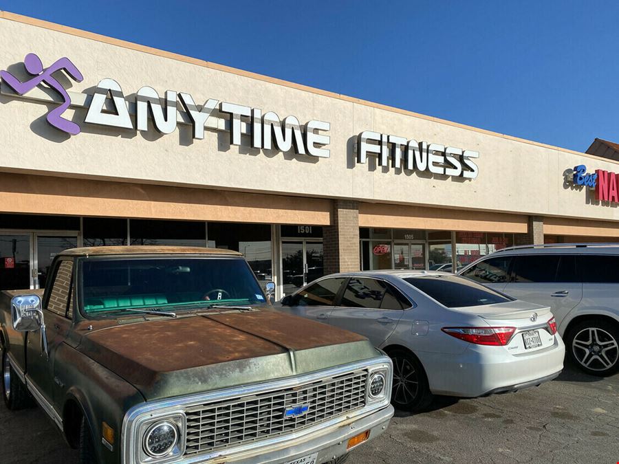 Live Oak Shopping Center