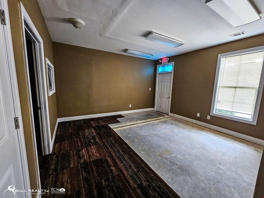 Holly Springs Office Suites | ±1,300 SF