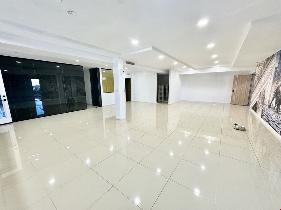 Retail space for lease in Long Island City - new building Approximately 3200 sq ft