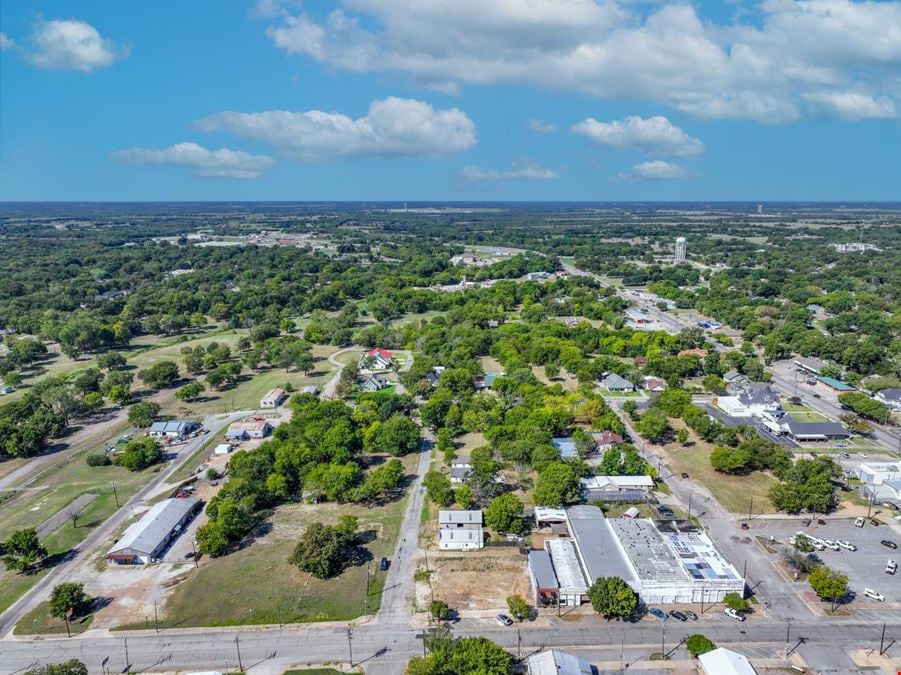 Land for Sale in Downtown Bonham