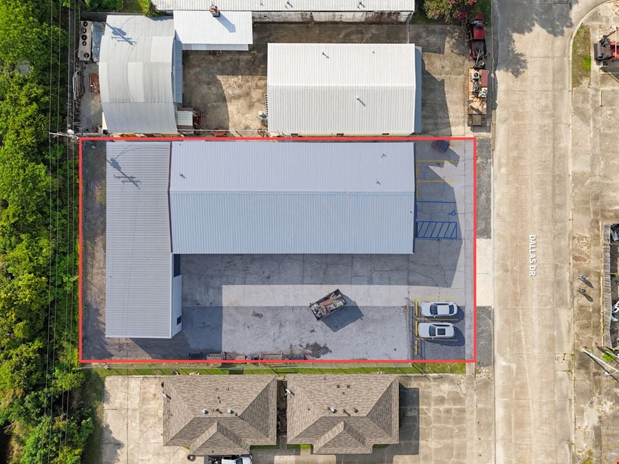 Fully Renovated Industrial Office / Warehouse Near Airline Hwy