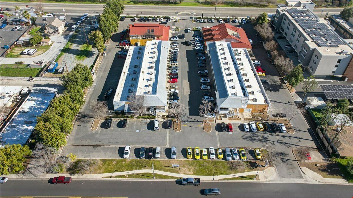 The Barnyard Shopping Center: Prime Retail Shop Space