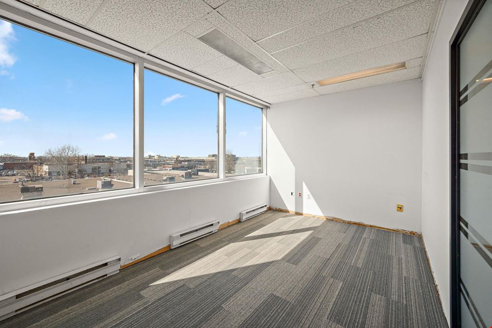8000, Décarie