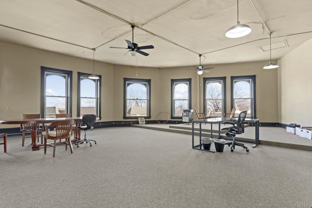 Clifton Heights Third-Floor Office Suite