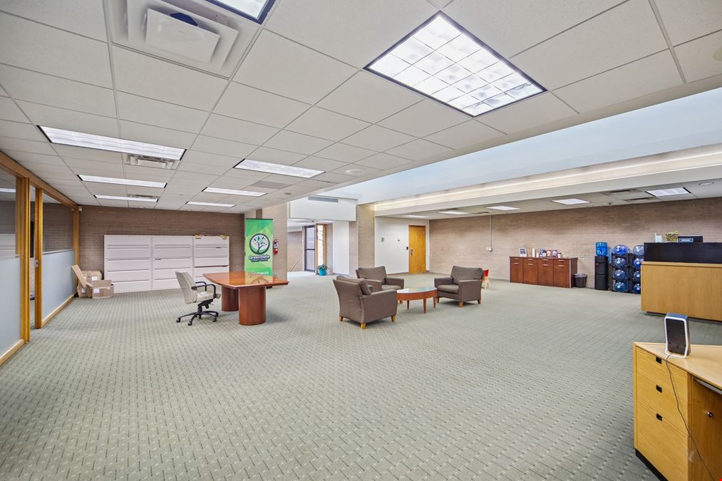 2805 Beaver Ave