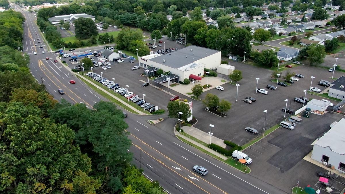 22,000 SF | 394 Lincoln Highway | Rare Turn-Key Auto Dealership & State-of-the-Art Collision Center For Sale