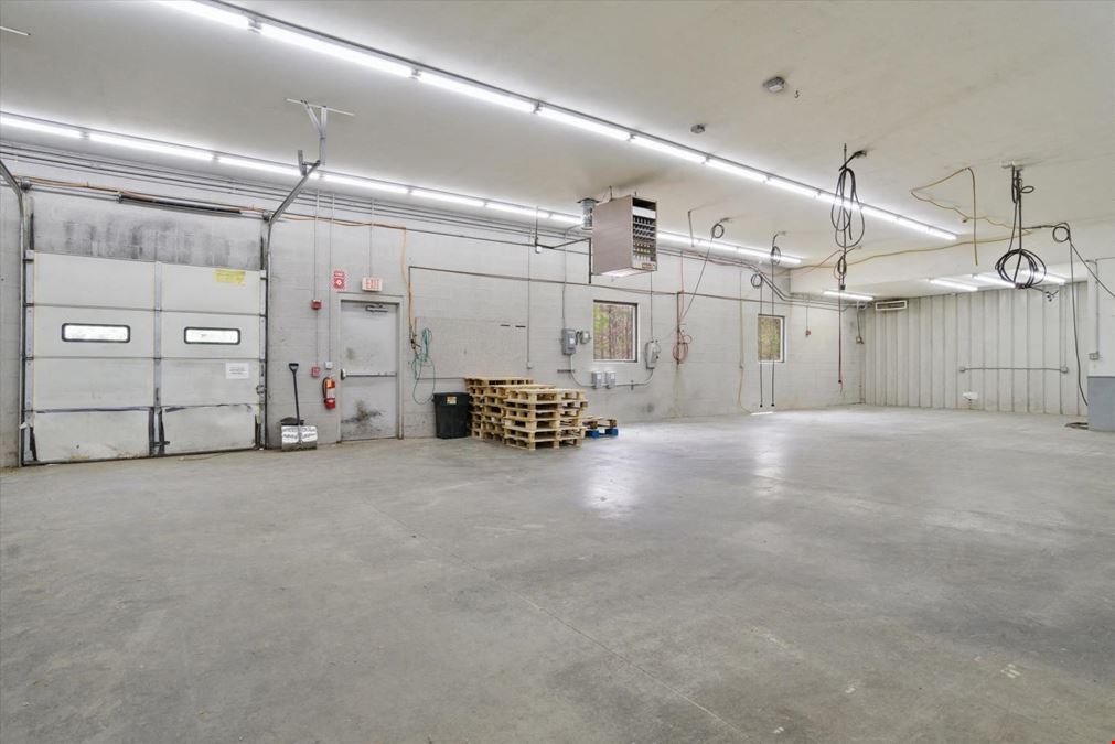 ±24,568 SF Industrial/Flex Building Near MA Border