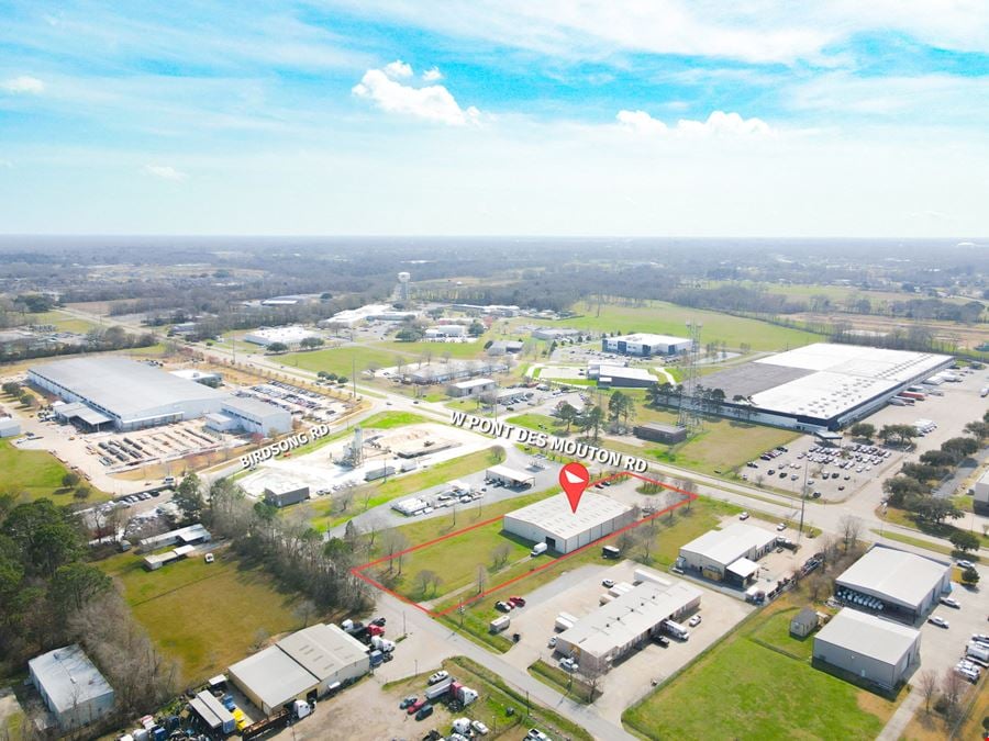 Industrial Warehouse with ±20’ Clear Height on ±1.8 Acres