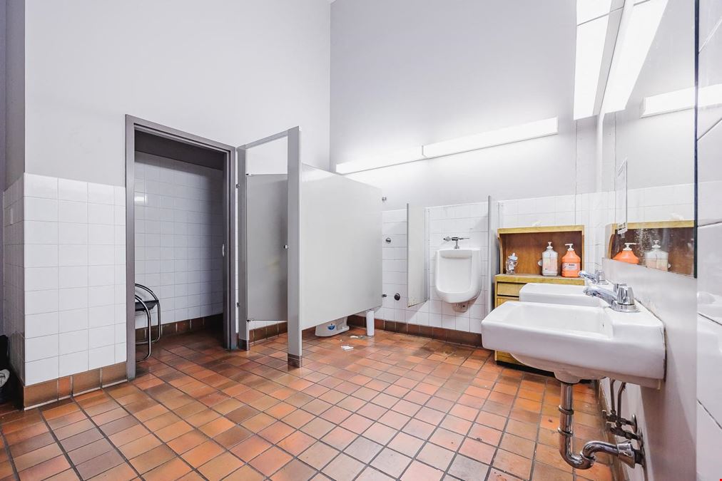 Unit 100 - 7530 Hopcott Road