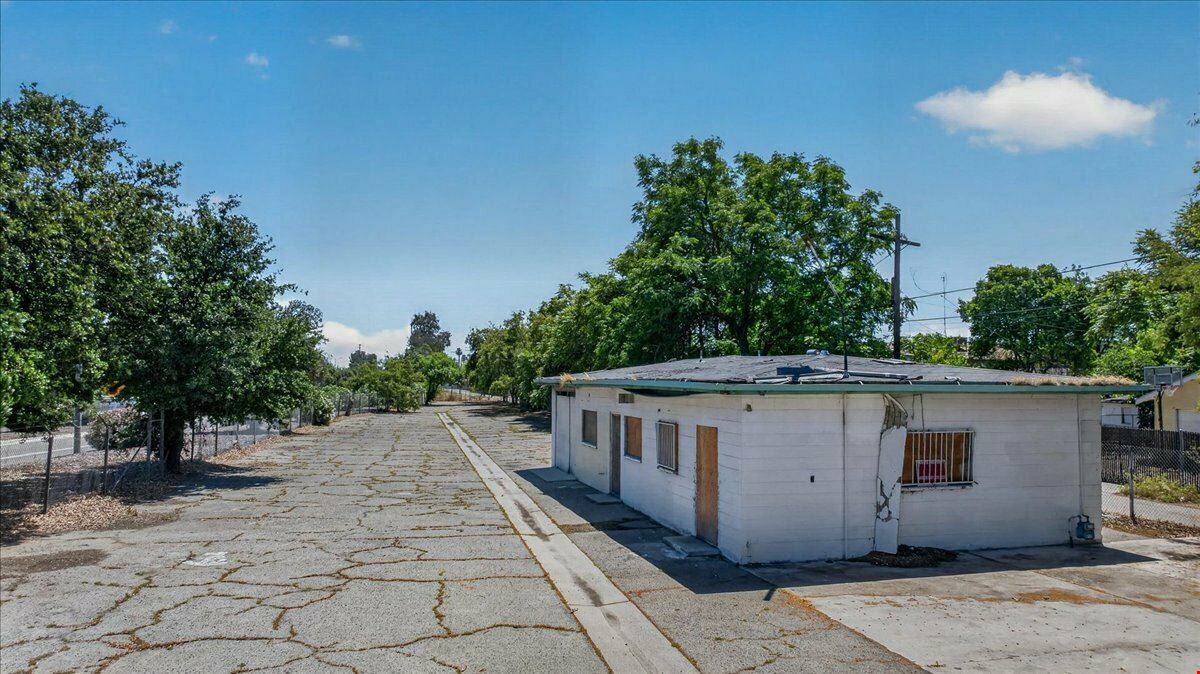 High Exposure Investor/ Owner User Opportunity in Fresno, CA