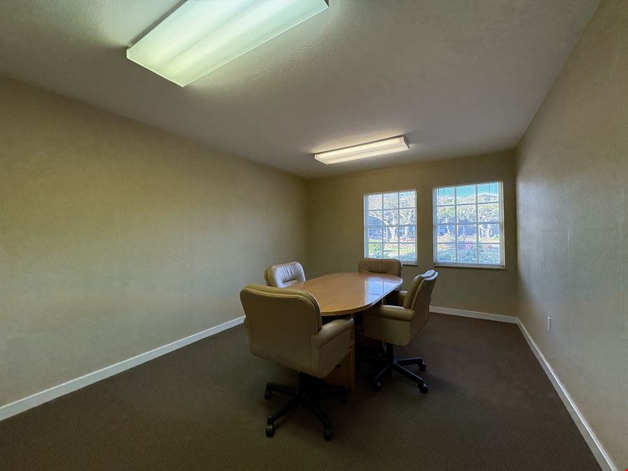 AWESOME SHORT TERM OFFICE SPACE IN DOWNTOWN SARASOTA!!