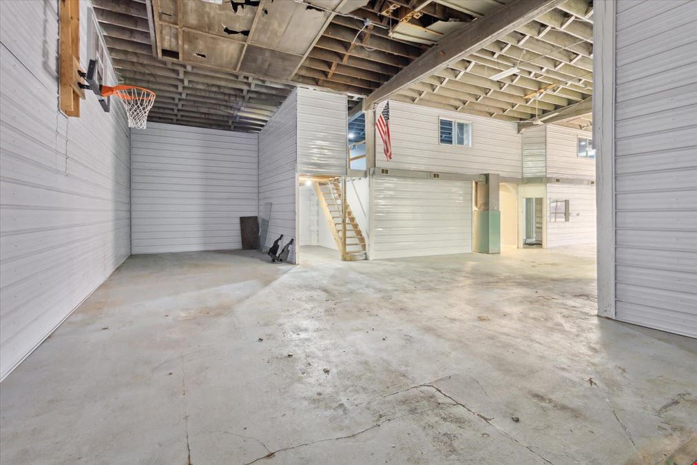 206 W Louis Glick Hwy