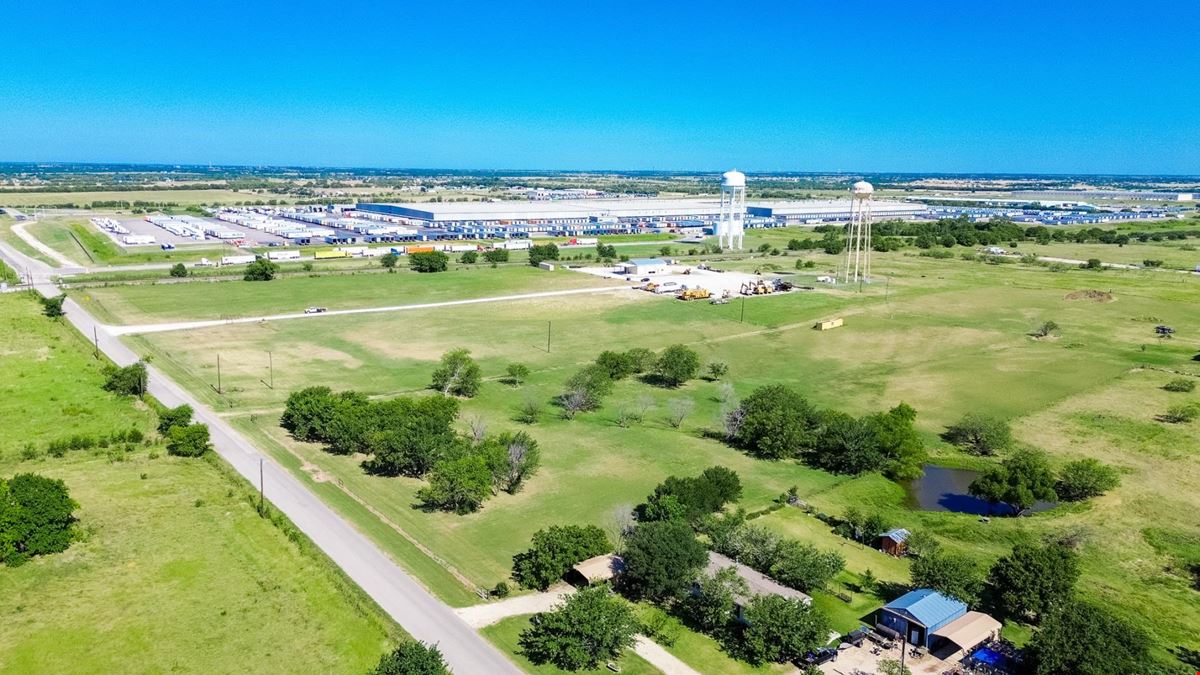 3288-3400 Lois Rd, Sanger, TX