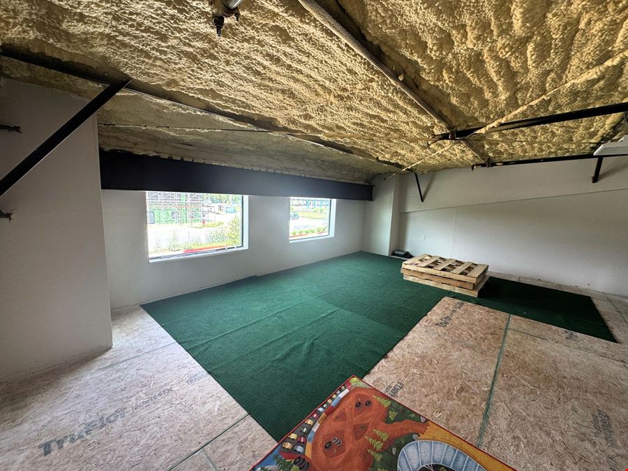 FOR SUBLEASE: Bell Blvd Creative Space