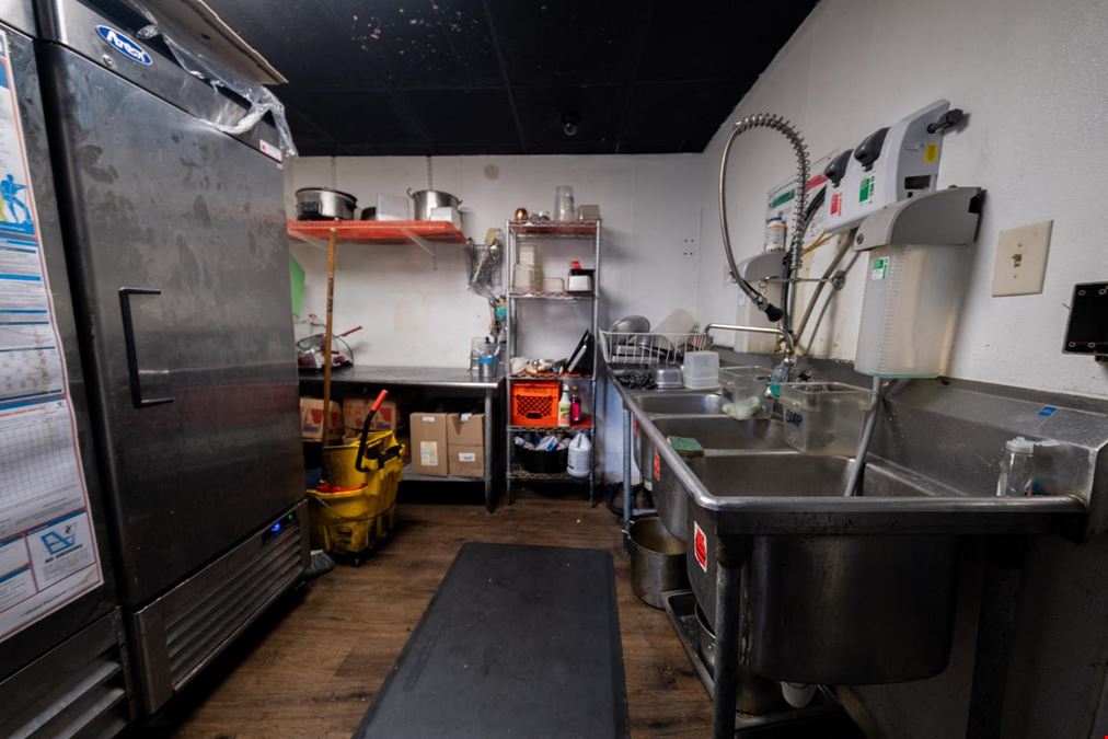 870 4th Ave - Bar/Restaurant