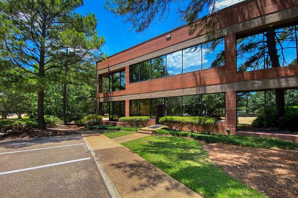 795 Woodlands Parkway