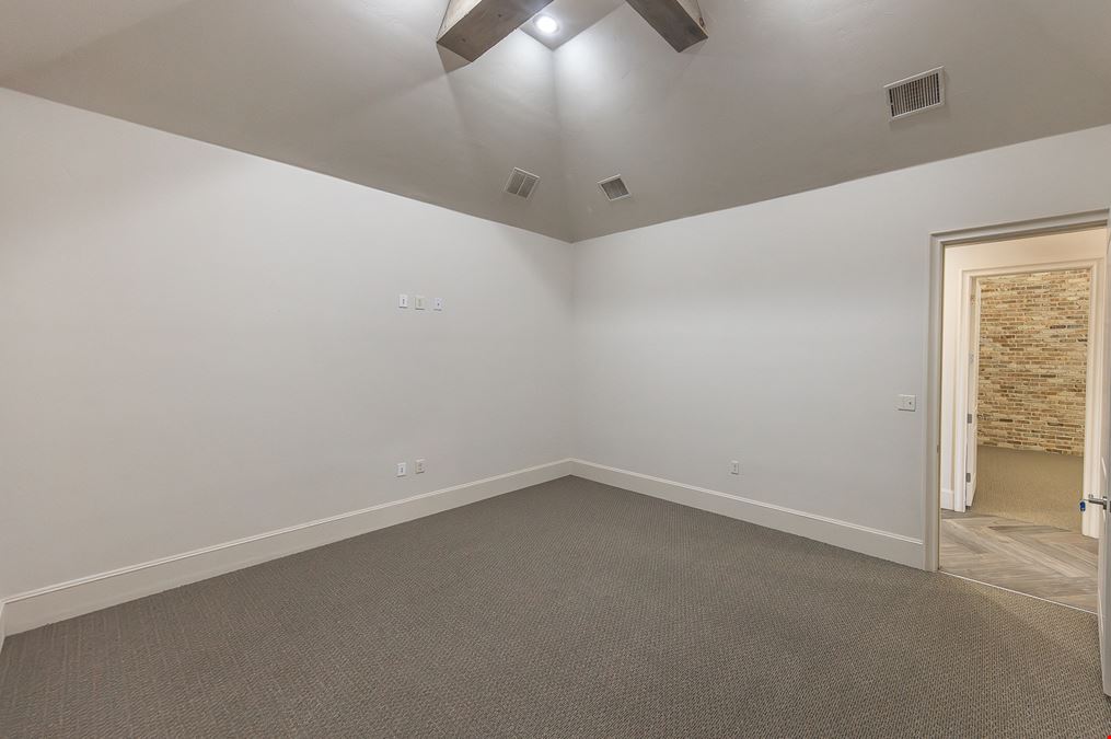 12223 Quaker Ave