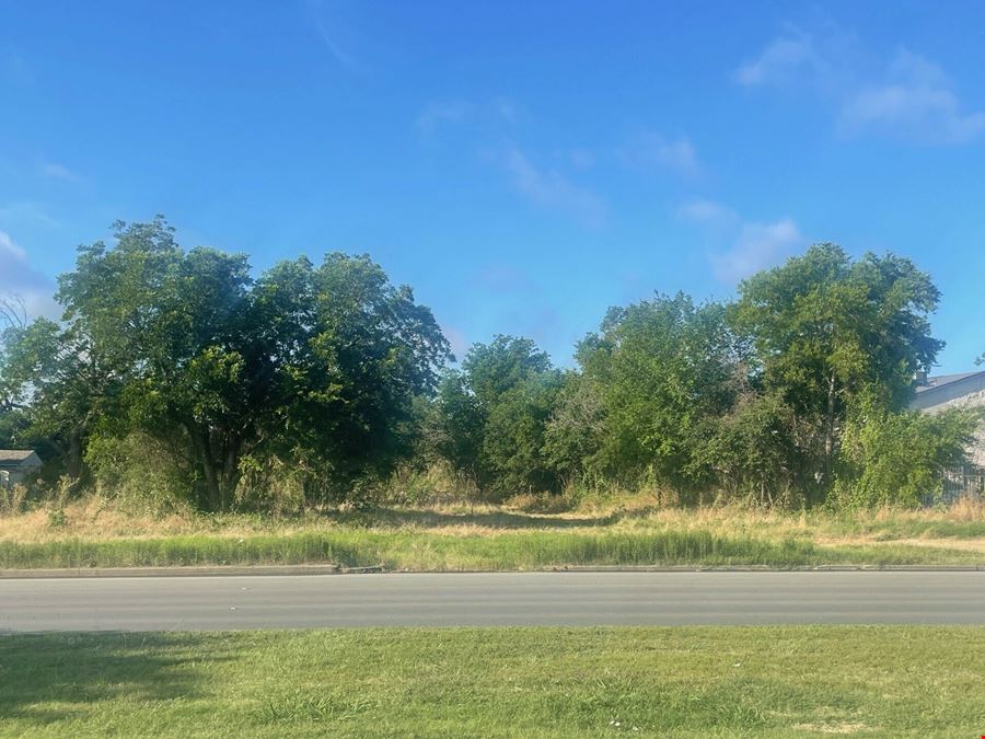 5220 E Lancaster