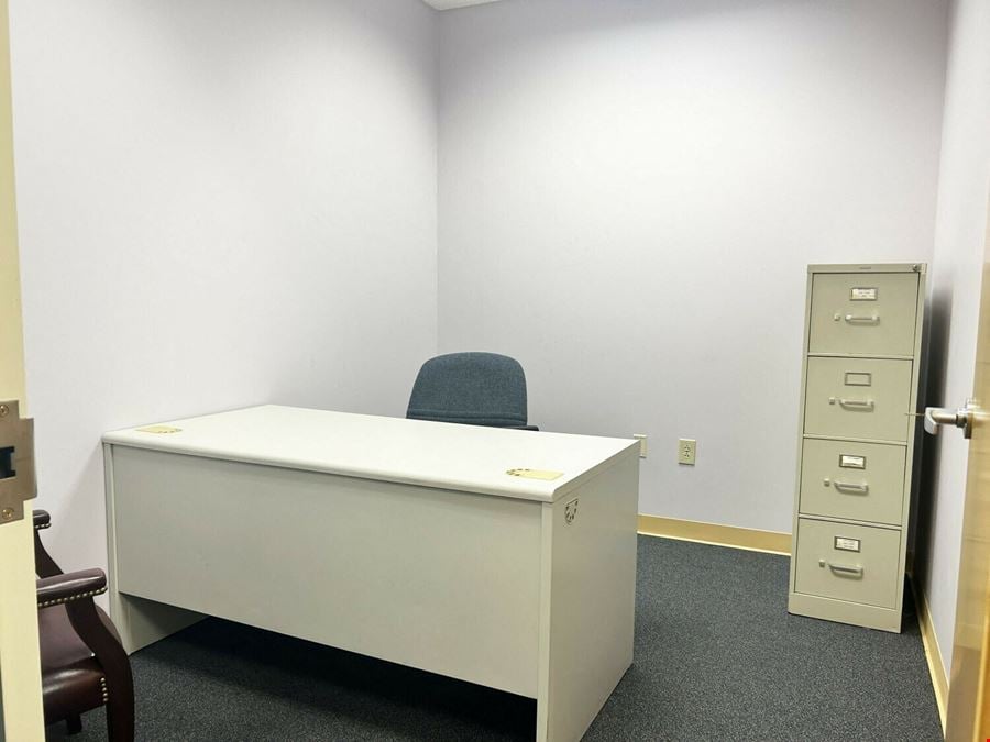 200 Cascade Pointe Ln, Unit 105