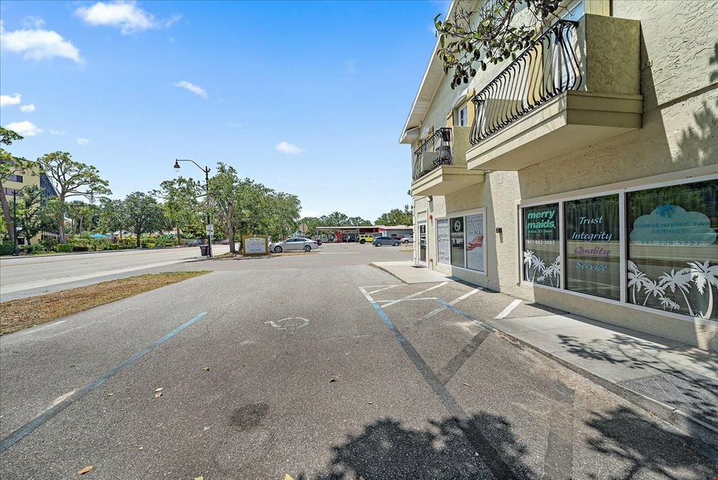 925 Tamiami Trl S Unit 101