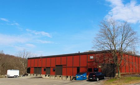 Preview of commercial space at 625 Plum Industrial Ct.