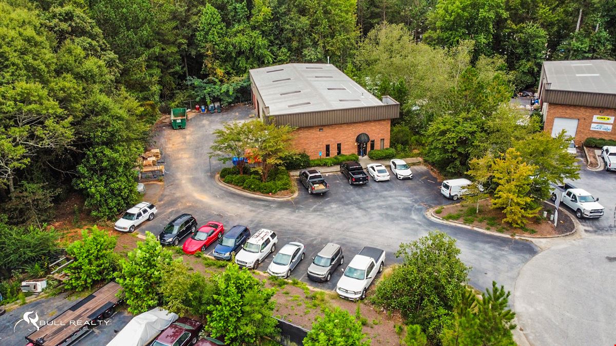 Freestanding Warehouse Building | ±6,000 SF