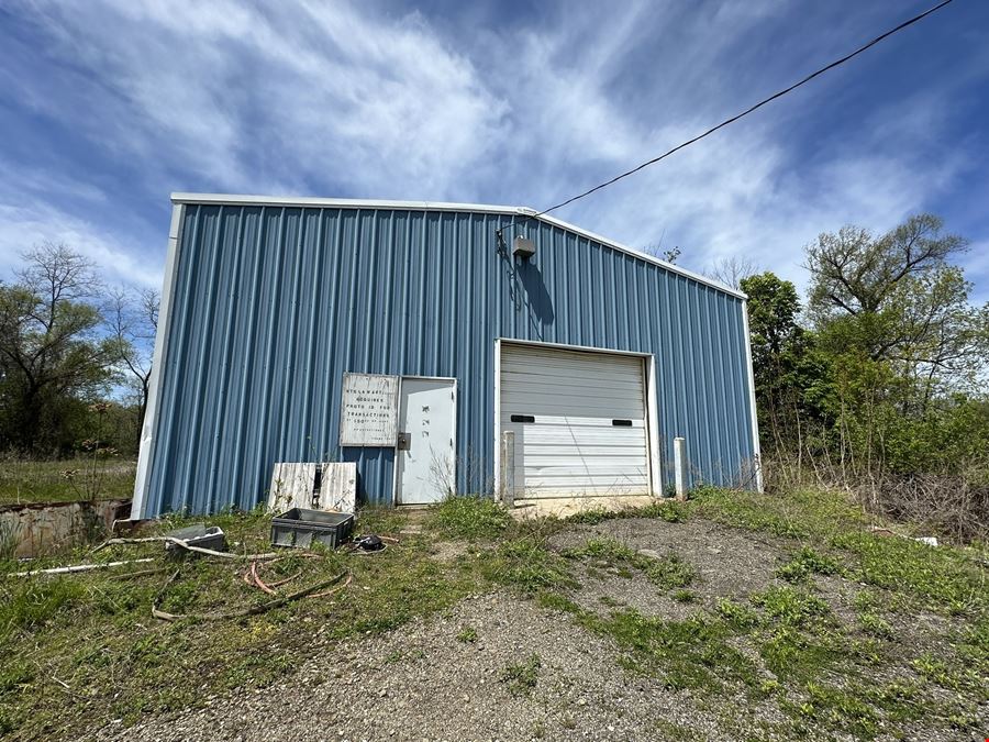157-171 Willow Rd - 1,874+/- SF Junkyard Property