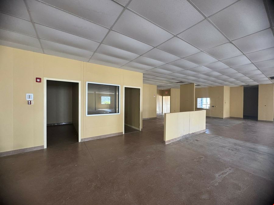 3909 Lake Ave.