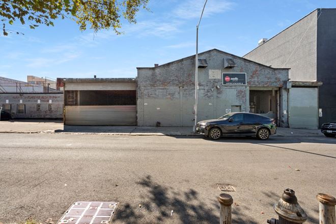 Preview of Industrial space for Rent at 162-164 25th St