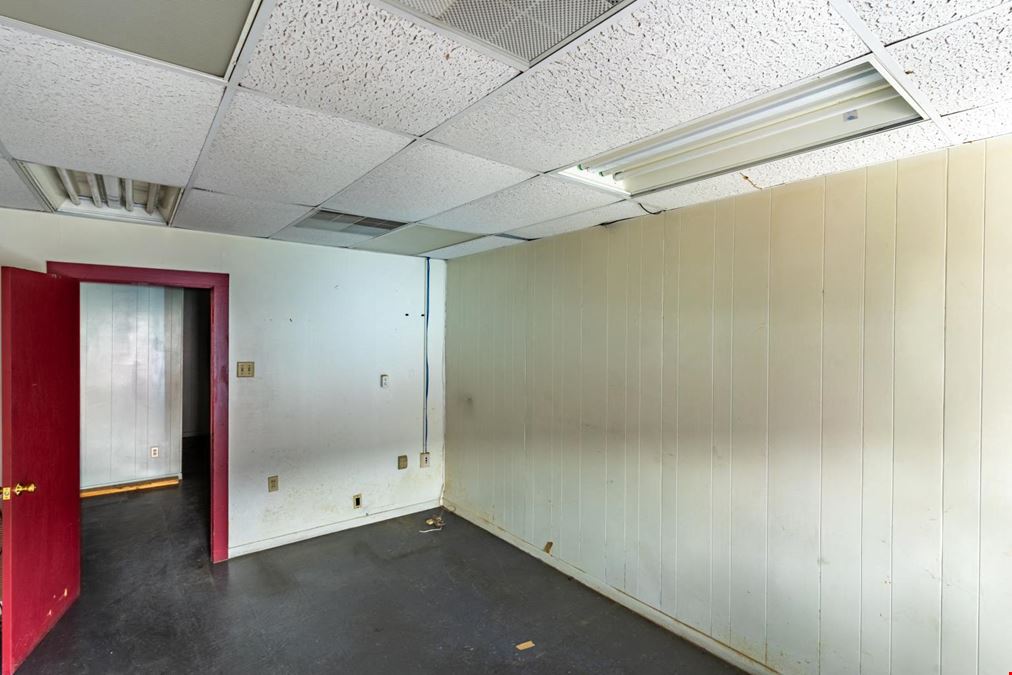 Retail/Flex Space for Lease