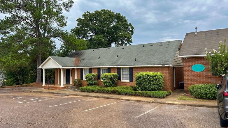 Preview of Retail space for Rent at 1014 Northwood Road