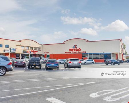 Preview of Retail space for Rent at 17921 Ventura Blvd