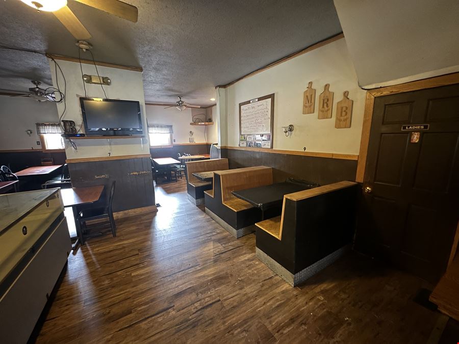 2201 Hyde Park Blvd - Restaurant For Sale