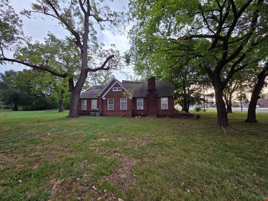118 E Main St