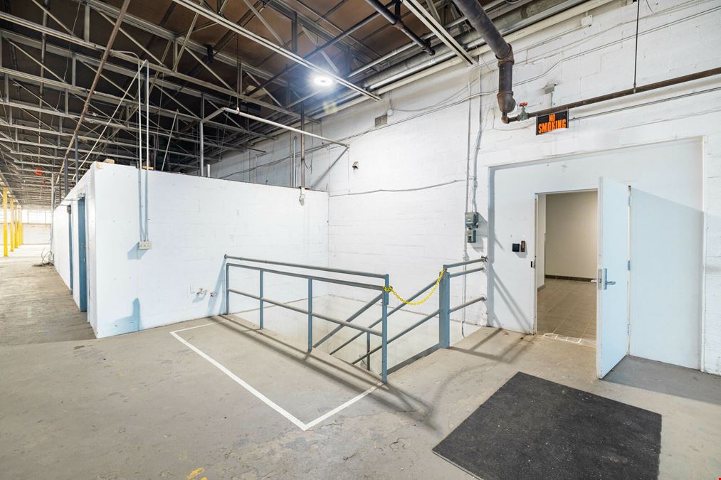 2121 W Fort St