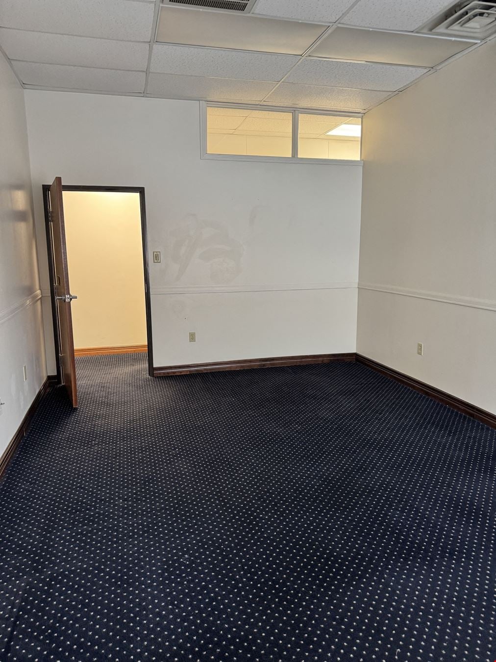 121 W Hickory