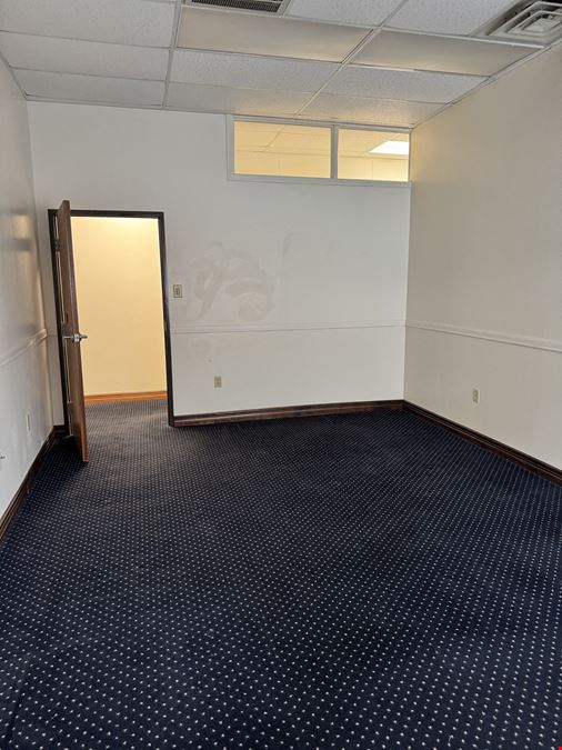 121 W Hickory