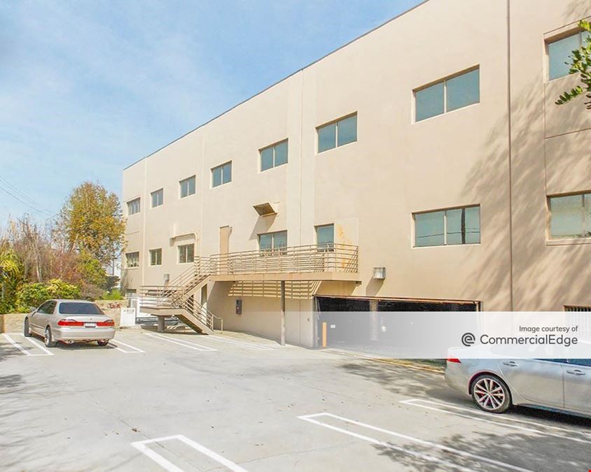 525 South Douglas Street