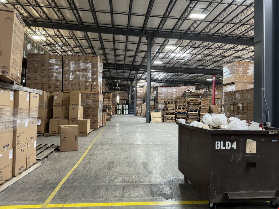 Fort Wayne 129,600 SF 3616 Independence Dr., Fort Wayne, IN