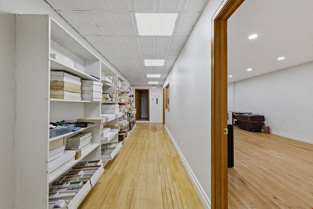 52 W Main St