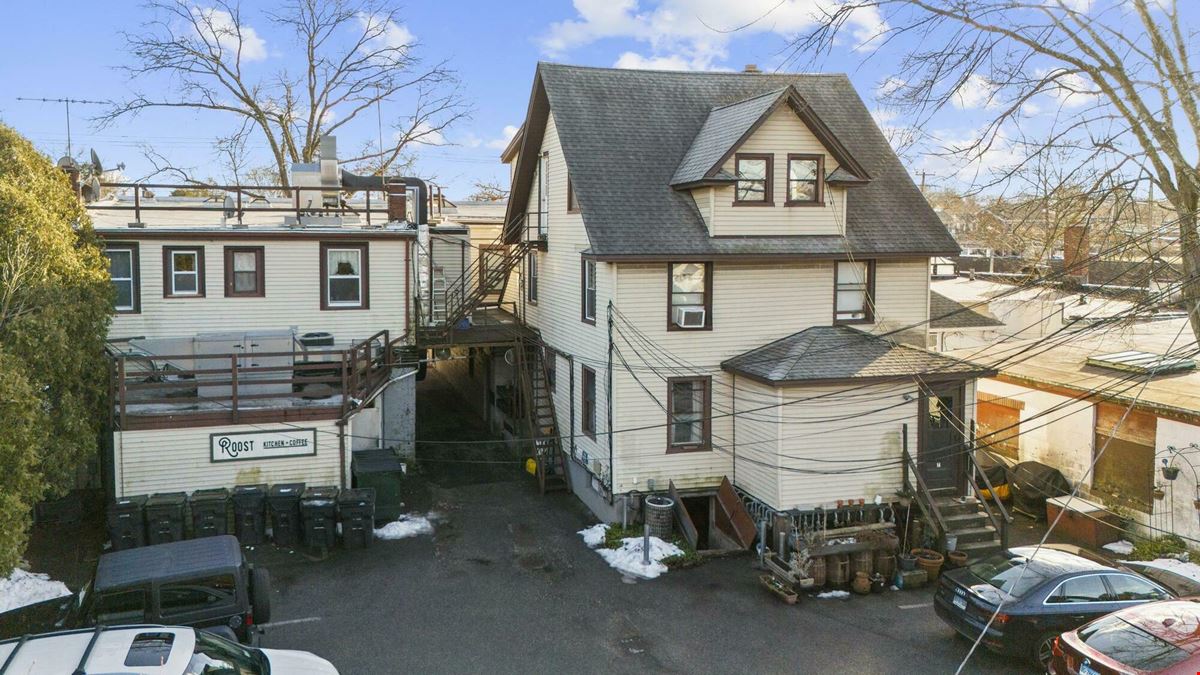 232 E Putnam Ave