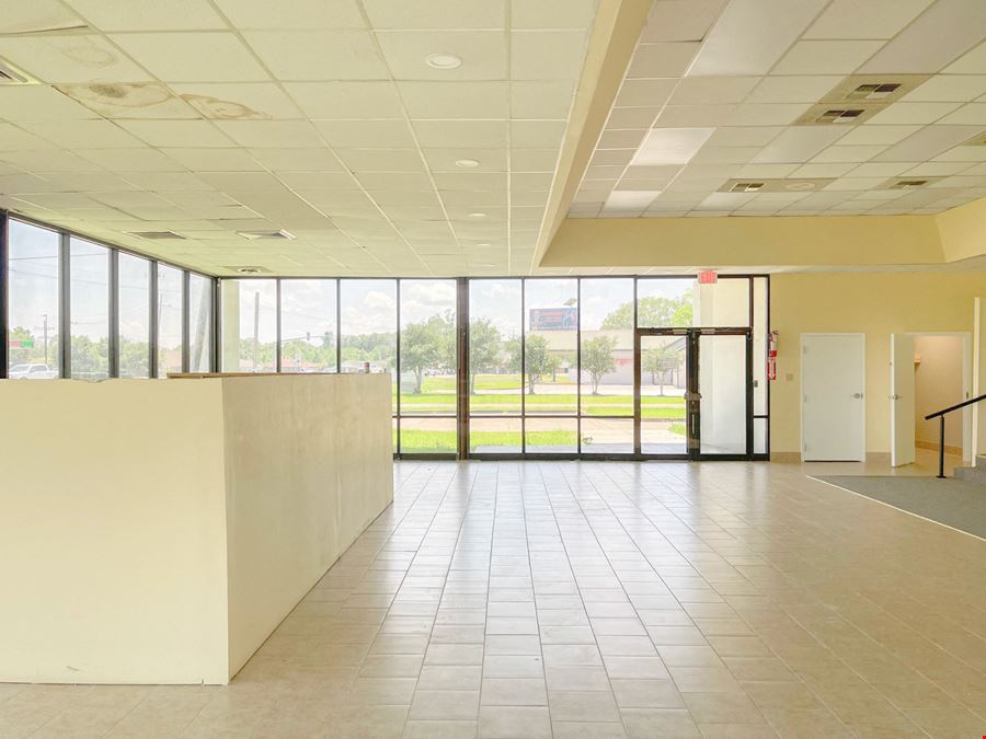Leased Retail Building at Hwy 42 Signaled Intersection