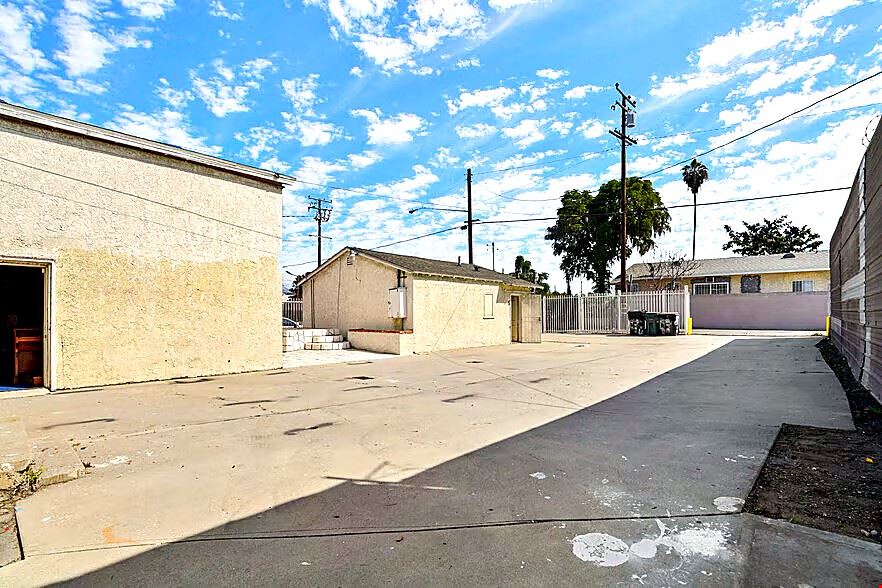 1108 E 84th Place