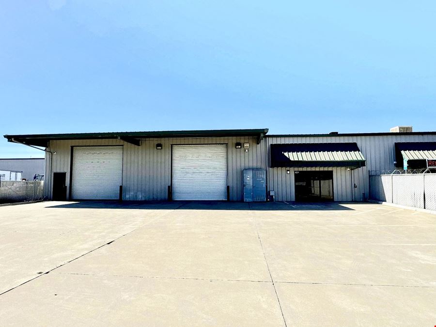 Move-In Ready Office/Warehouse with High Traffic Visibility